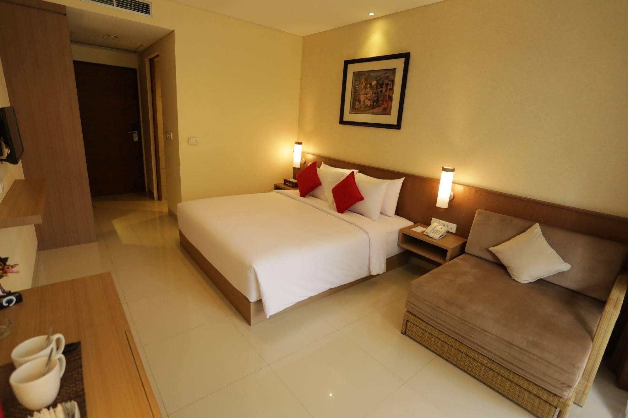 Grand La Walon Hotel Legian Exterior foto